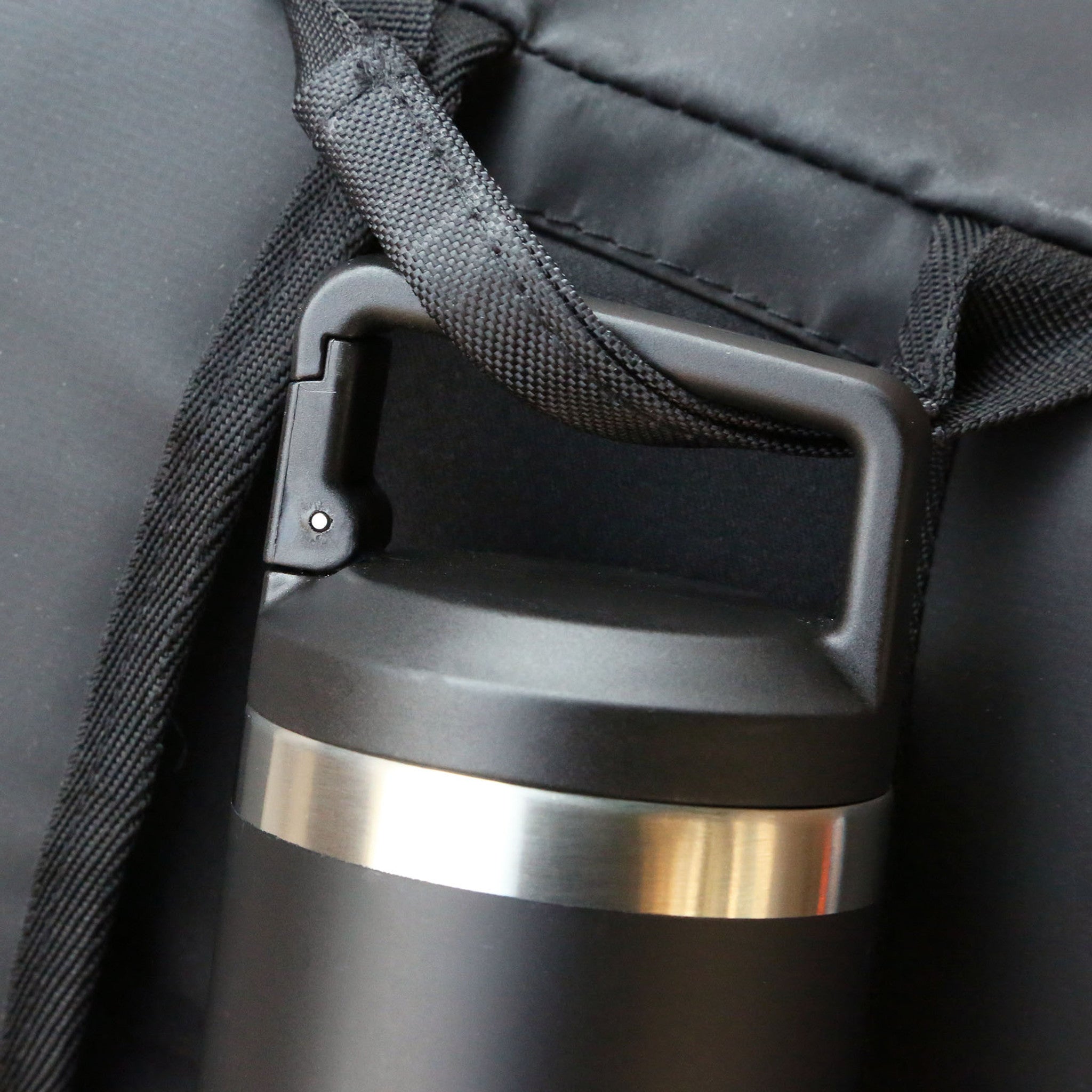 Handle Everglades Clip Water Bottle